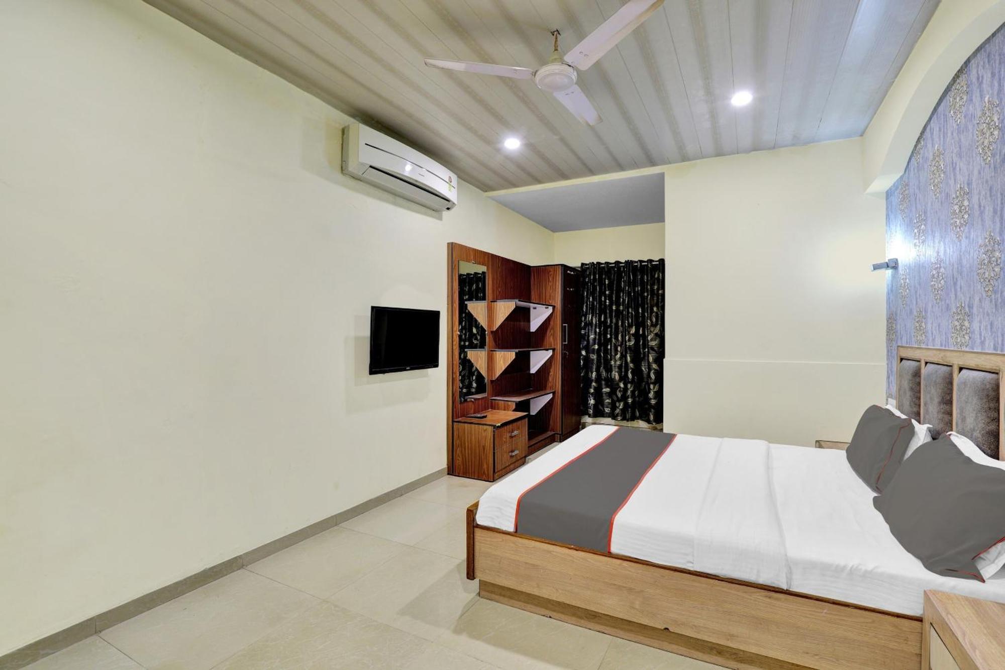 Collection O 82926 Hotel Royal Plaza Ahmedabad Exterior foto